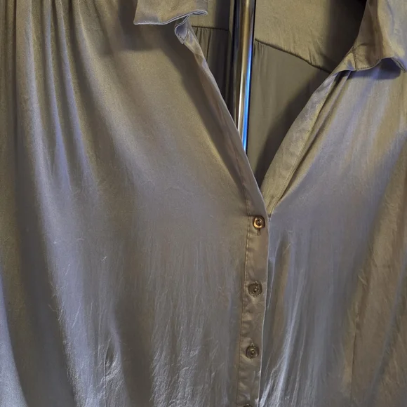 Dialouge Silk Blouse 2X ✨ Silver Gray Satin Button Front Flowy Minimalist Top - Picture 4 of 16